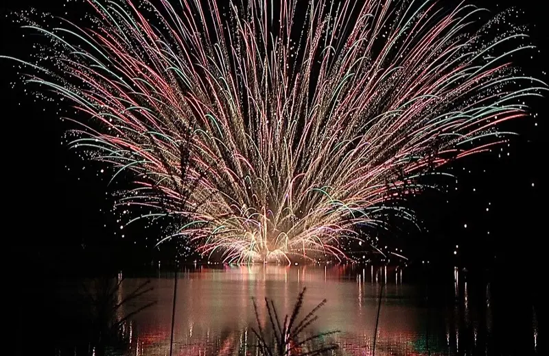 ろうかく湖 とうろう流しと花火大会